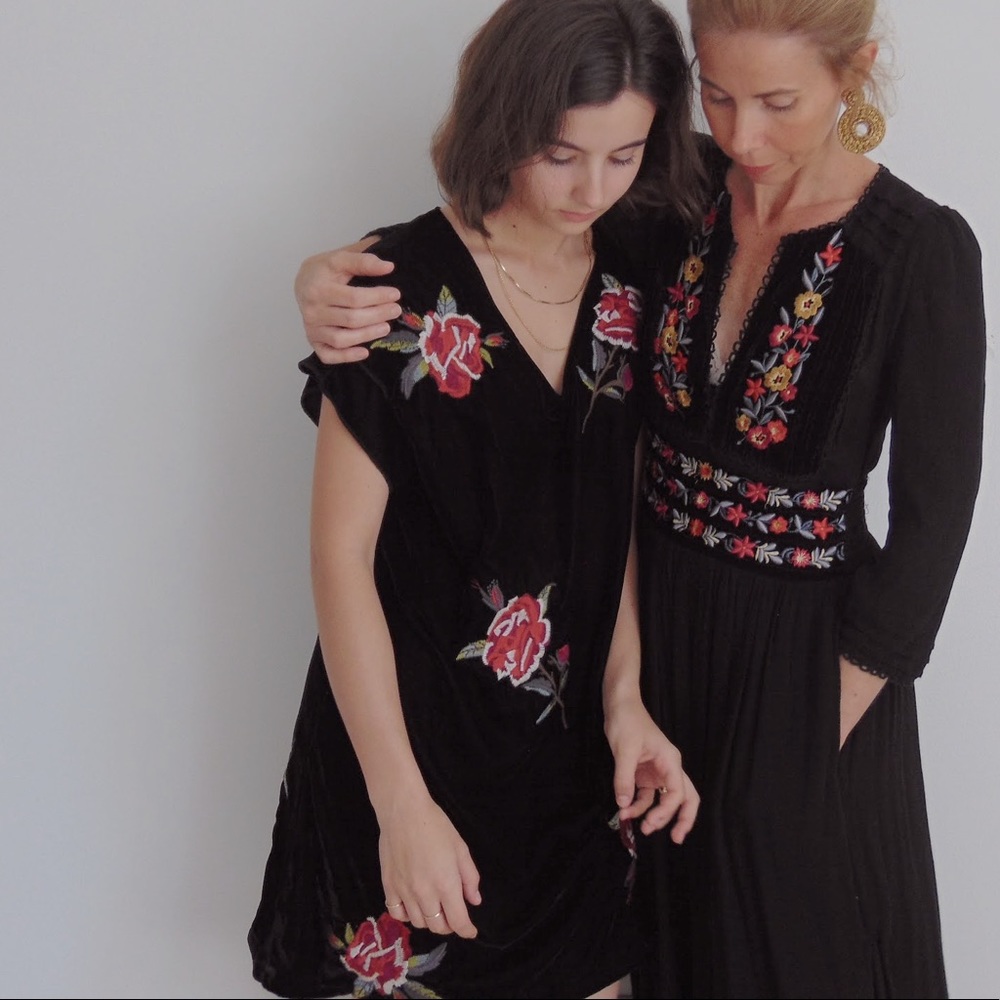 embroidered velvet dress - Picture 1 of 2